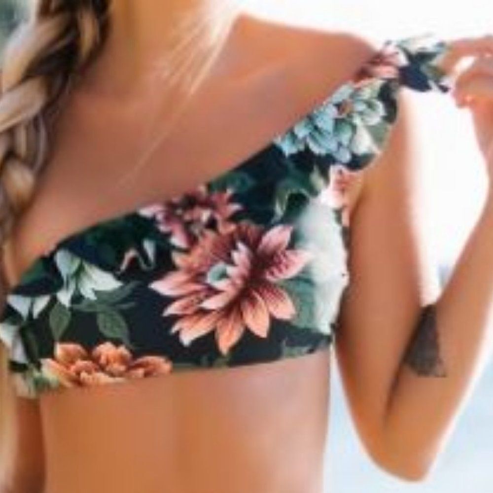 Dark Green floral one shoulder ruffle bikini top by Cupshe size small - Picture 2 of 3